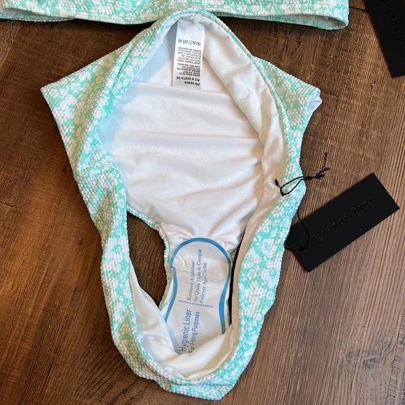 Gianni Bini Ruffle Top Bikini - Picture 4 of 6